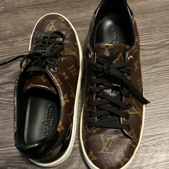 Authentic Louis Vuitton sneakers​​​​ - Picture 5 of 7